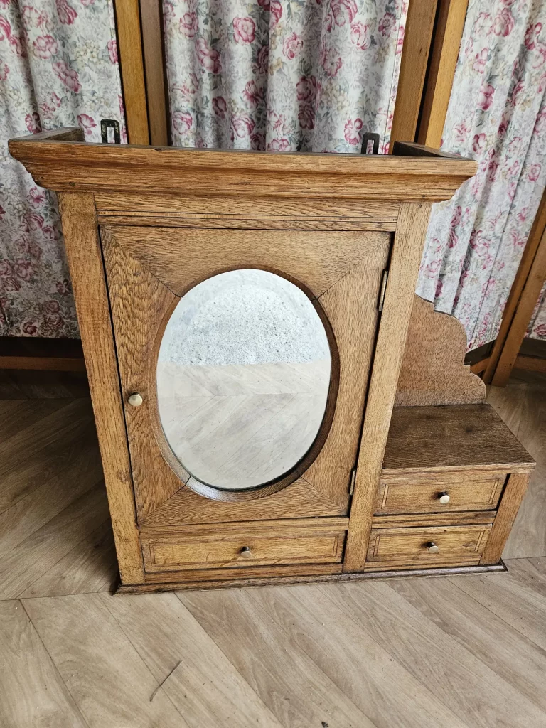 armoire de toilette asymétrique