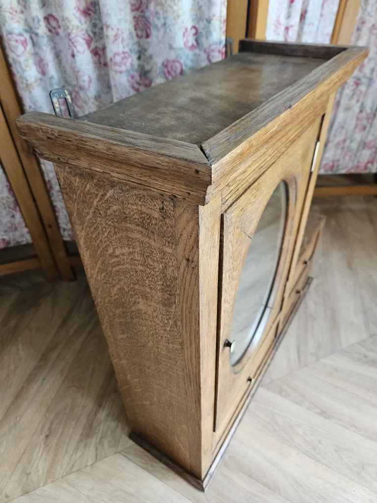 armoire de toilette asymétrique