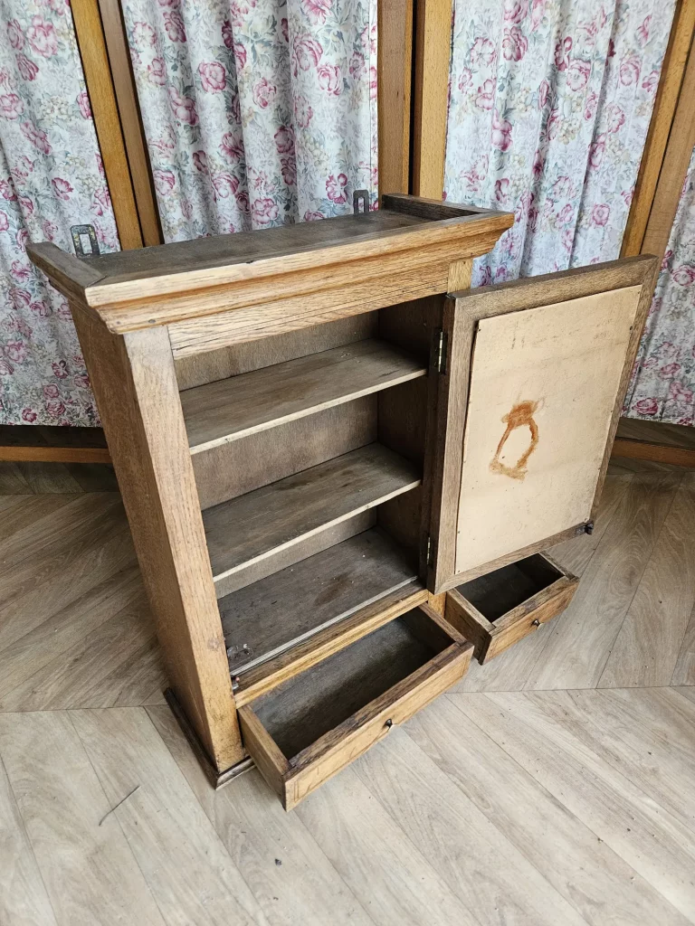 armoire de toilette asymétrique