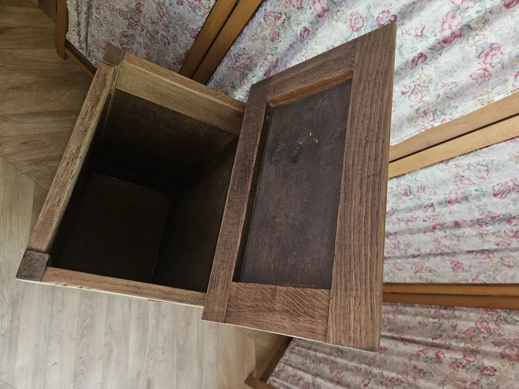 meuble format "huche" art déco idéal pour rangement plaids dans un salon ou une chambre, ou stockage pellets ou croquettes animaux