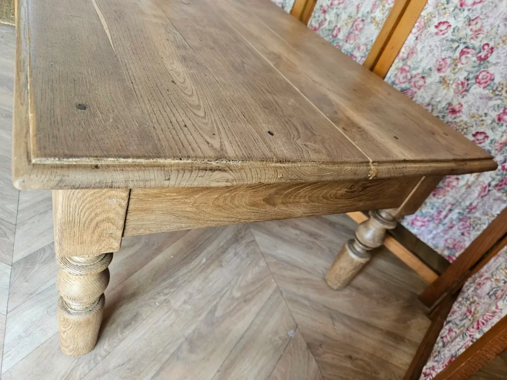 magnifique table basse en chêne brut avec 1 tiroir entièrement poncée et vernie