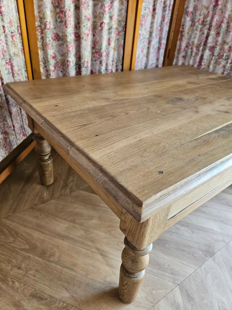 magnifique table basse en chêne brut avec 1 tiroir entièrement poncée et vernie